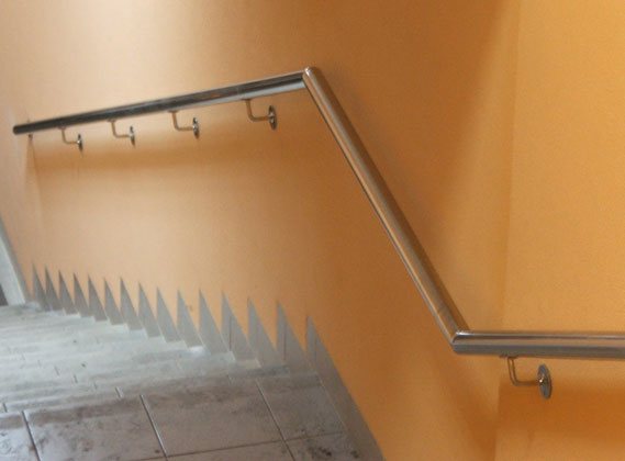 Данил:  Поручень пристенный нержавеющая сталь для лестниц