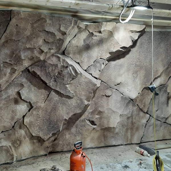 Имитация скал Барельеф Роспись стен:  Имитация скал в Саранске