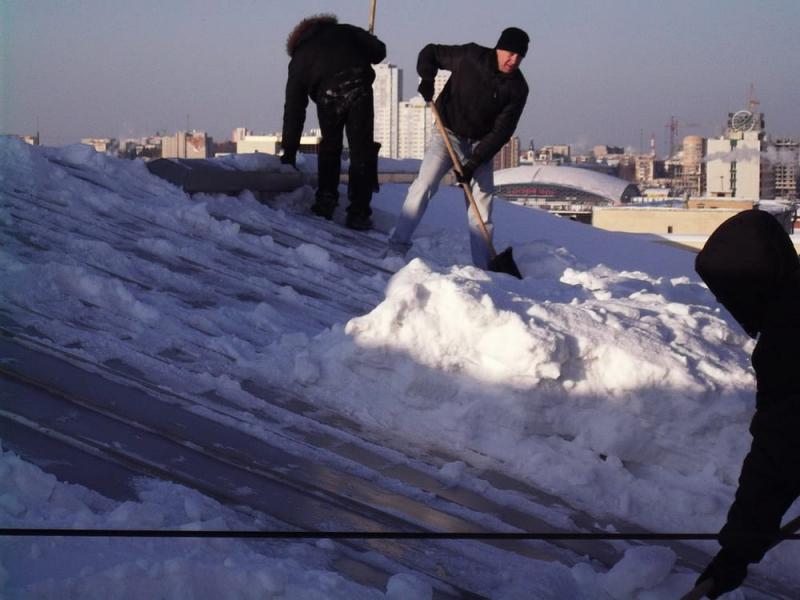 Сергей:  Уборка снега с крыши 