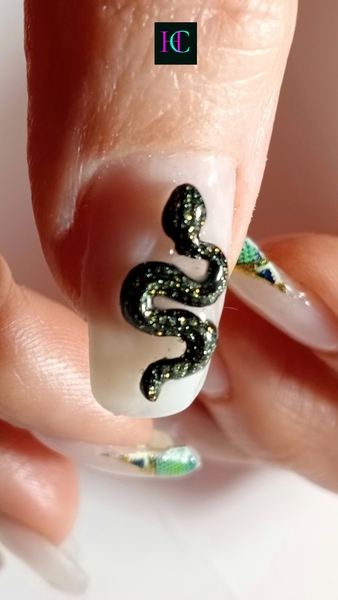 Новогодний маникюр.Змейка для ногтей Новогодний маникюр.Змейка для ногтей