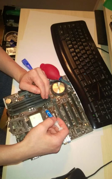 Алексей:  Мастер по ремонту компьютеров и ноутбуков на дом