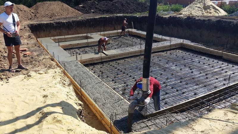 Опытные бетонщики:  Фундамент за один день