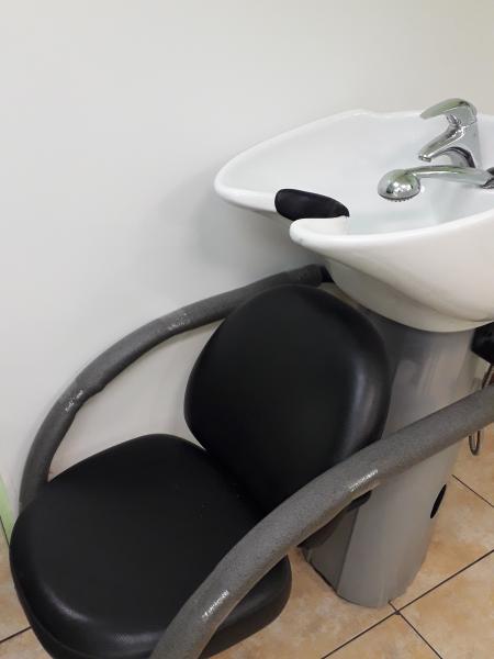 Виктория:  Парикмахерское кресло в аренду