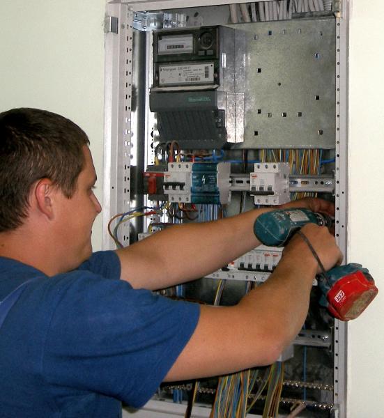 Роман. электрик. Услуги электрика.Вызов бесплатно