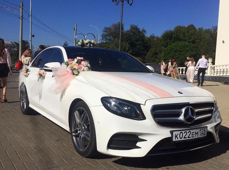 Эдуард:  Аренда авто на свадьбу с водителем в Краснодаре