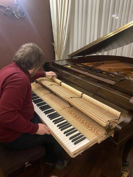 Александр:  Настройка пианино и роялей