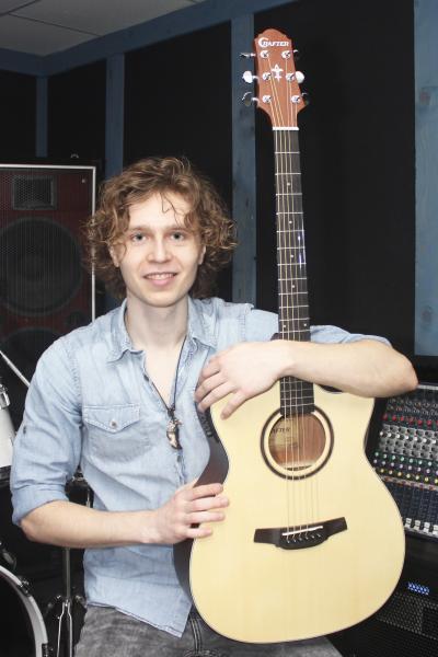 Кирилл:  Уроки игры на гитаре/обучение на гитаре