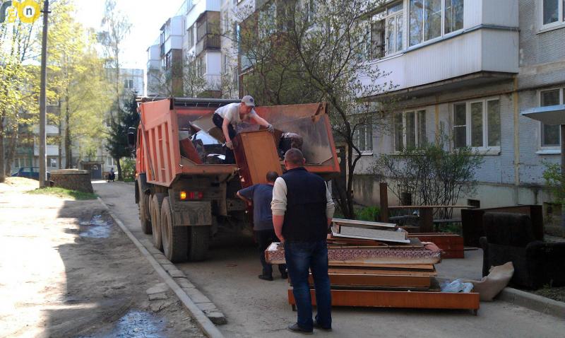 Андрей:  Вывоз мусора и утилизация старой мебели в Воронеже.