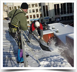 Кирилл:  Чистка снега с крыш Альпинистами