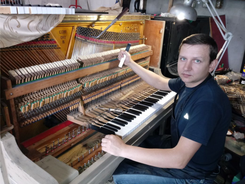 Олег:  Ремонт и настройка (фортепиано) пианино и роялей