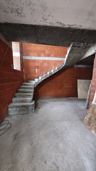 Бетонные,  монолитные лестницы