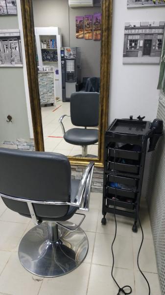 Инна:  Предоставляю место для мастера парикмахера