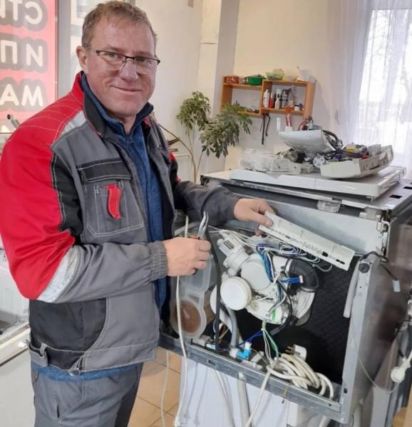 Вячеслав:  Ремонт стиральных машин, холодильников, посудомоечных машин