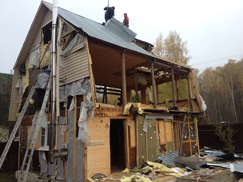 Вячеслав:  Демонтаж деревянного дома