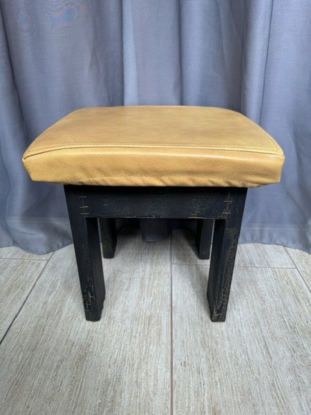 табурет из натуральной кожи