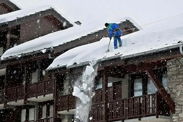 Дмитрий:  Уборка снега 