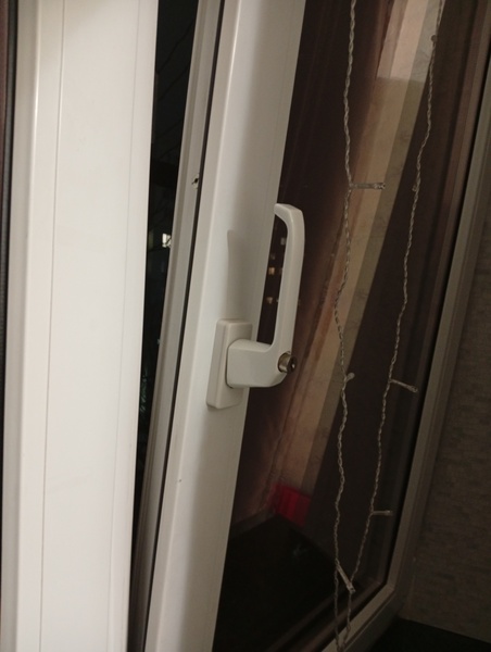 Ремонт ПВХ окон и дверей. Москитные сетки.