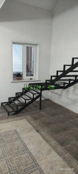 Александр:  Металлические лестницы на второй этаж