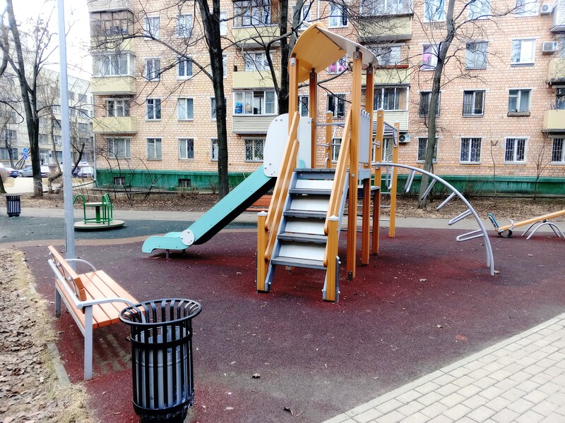 Обустройство детских площадок в Москве
