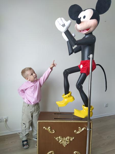 Микки Маус для оформления Новогодних праздников и витрин 