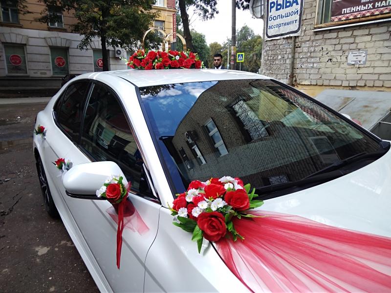 Галина:  Прокат свадебных украшении на машину