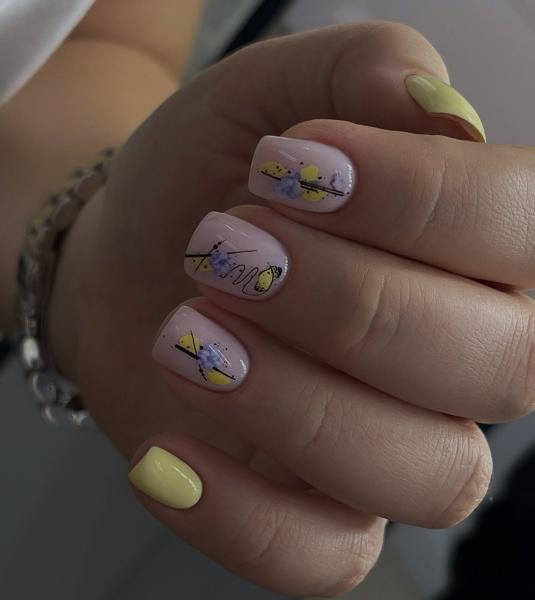 Commode Nails:  Студия маникюра и педикюра "Commode Nails"