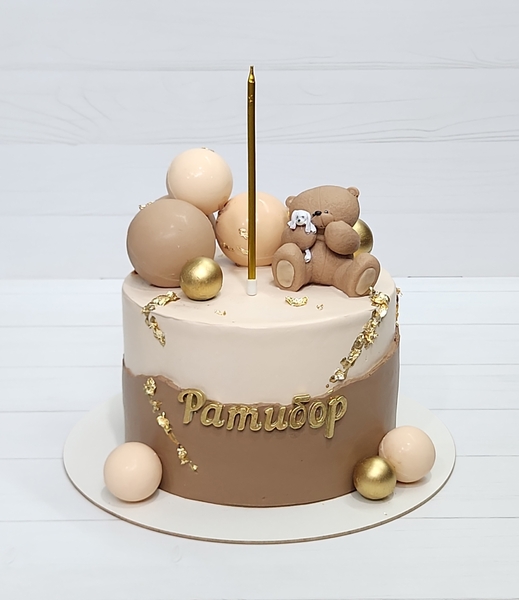 Тортик весом 2.2 кг. Начинка ферреро роше, фигурка и шары из шоколада, оформление кремом чиз