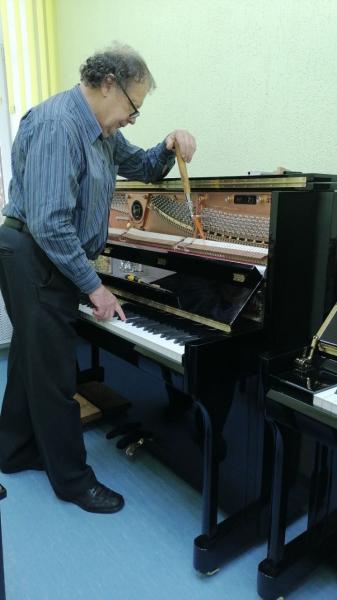 Александр:  Настройка пианино и роялей