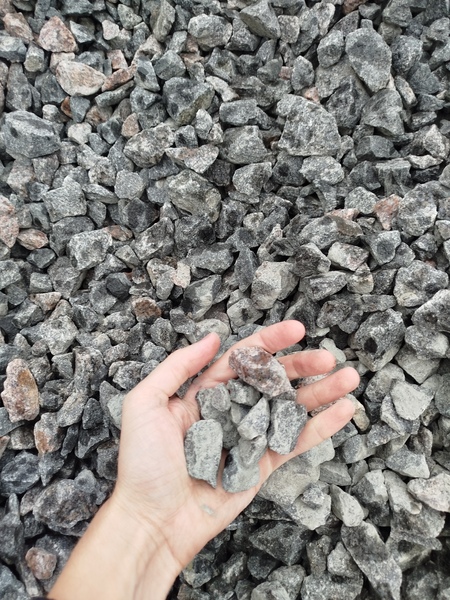 Щебень гранитный 20 40 навалом и в мешках