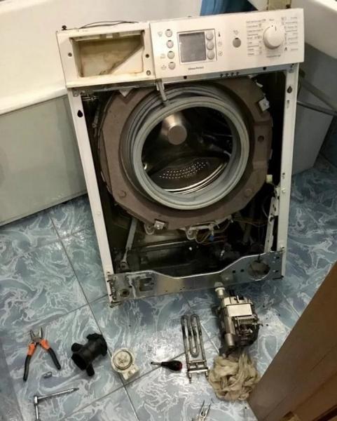 Артем:  Мастер по ремонту стиральных машин в Омске