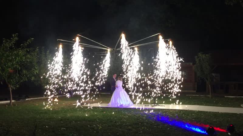 Тимур:  Тяжелый дым, холодные фонтаны, конфетти пушка на свадьбу