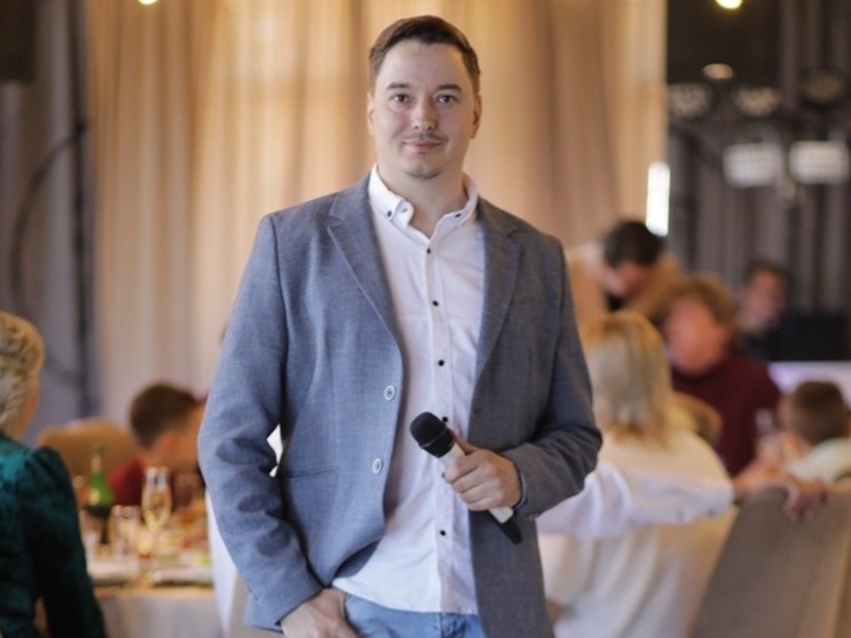 Ведущий праздничных мероприятий 