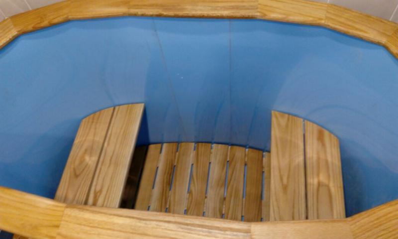 БИГ МАСТЕР:  Купель для бани из лиственницы с пластиковой вставкой