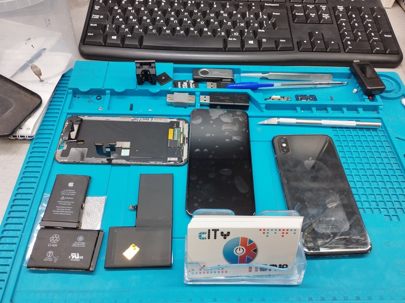 Замена и ремонт аккумуляторов шлейфов дисплеев крышек материнских плат разъемов телефонов и iPhone в Балаково
