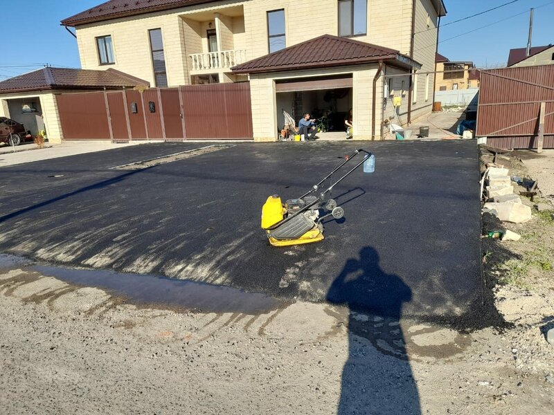 Укладка асфальта во дворе