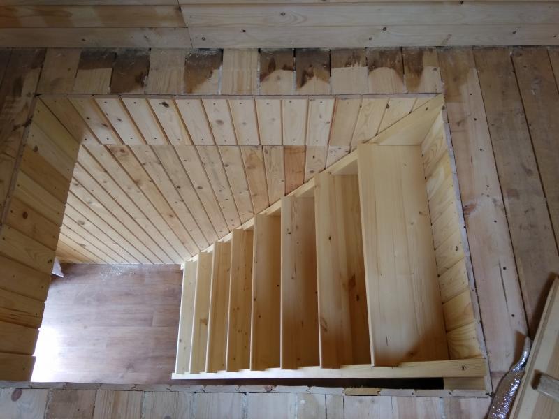 Никита:  Деревянные лестницы для бани, летнего домика, гаража. 