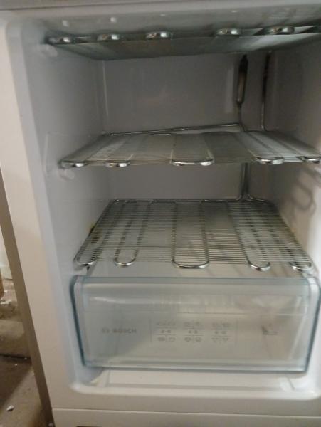 Михаил:  Ремонт холодильников 
