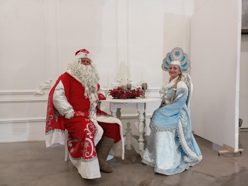 секретарь Деда Мороза:  Дед Мороз и Снегурочка на дом
