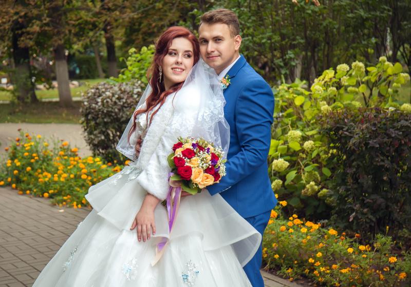 Виталий:  Ваша Ведущая на свадьбы корпоративы юбилеи