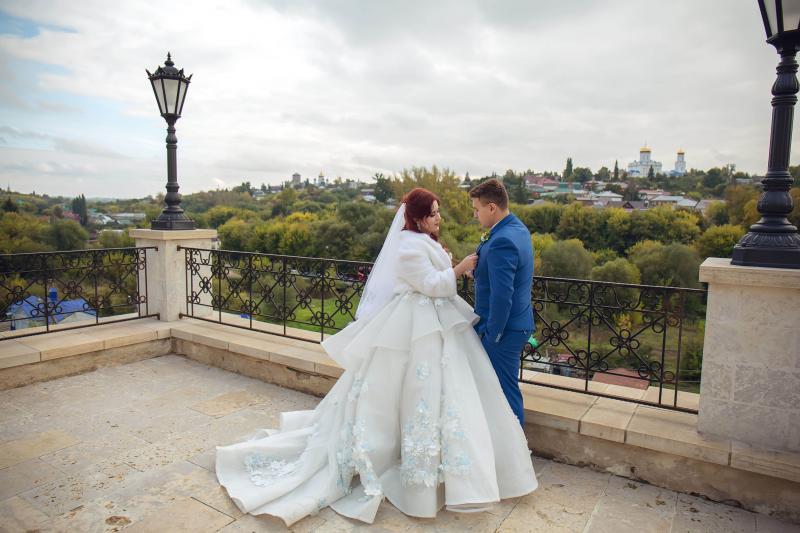 Виталий:  Ваша Ведущая на свадьбы корпоративы юбилеи