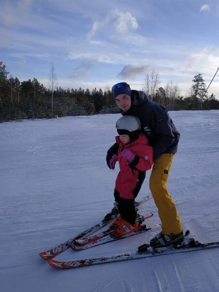 Михаил:  Инструктор по горным лыжам и сноуборду