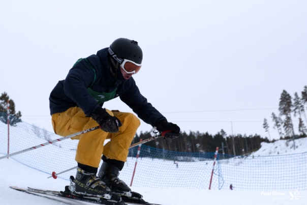 Михаил:  Инструктор по горным лыжам и сноуборду