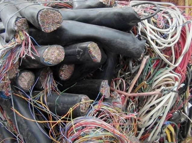 Виталий:  Вывоз кабеля в изоляции, провода, микс, бухты. 