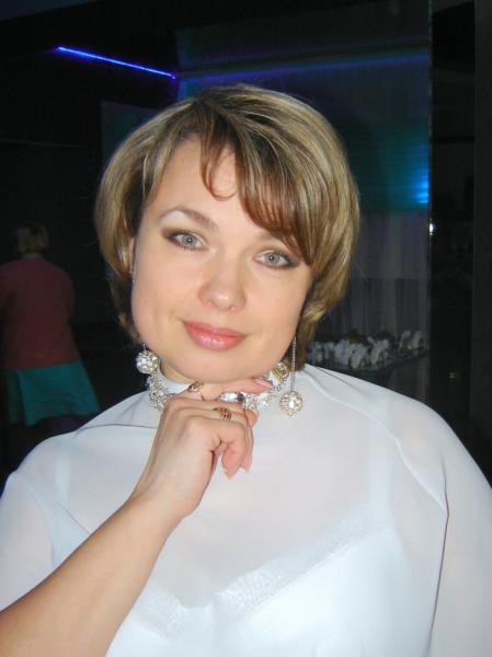Татьяна Кулакова:  Ведущая ( тамада ) на любое праздничное мероприятие.