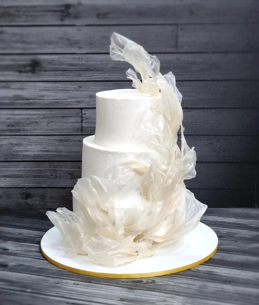 Торт свадебный
Вес 8.5 кг.
Три разных начинки с клубникой и бананом