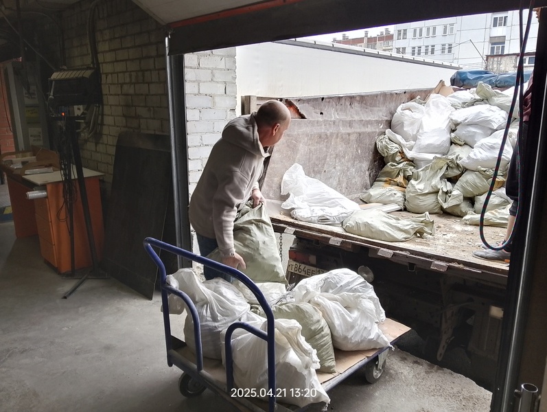 Вывоз строительного мусора. Загрузка КАМАЗА. Вывоз строительного мусора. Загрузка КАМАЗА.