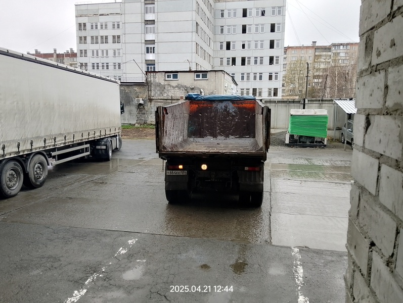 Вывоз строительного мусора. Загрузка КАМАЗА. Вывоз строительного мусора. Загрузка КАМАЗА.