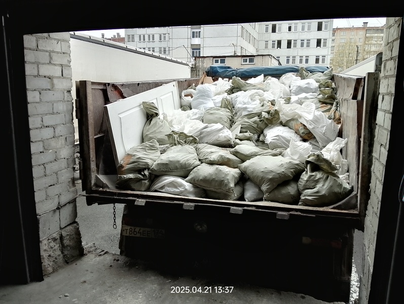 Вывоз строительного мусора. Загрузка КАМАЗА. Вывоз строительного мусора. Загрузка КАМАЗА.