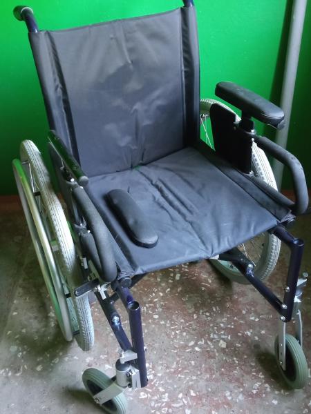 Алексей:  Инвалидная кресло-коляска складная.