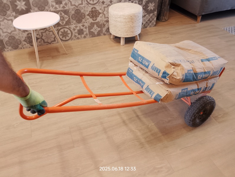 Тележка с штукатуркой. Тележка с штукатуркой.